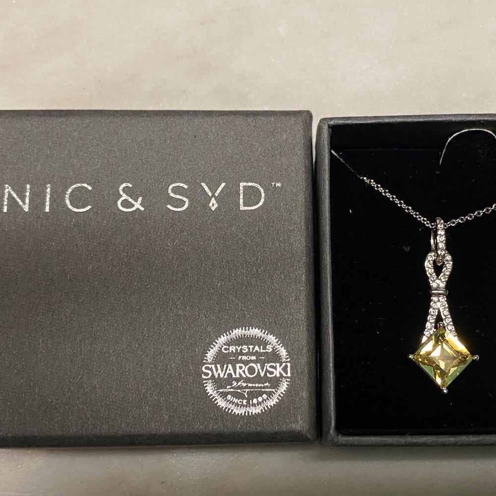 Nic & Syd necklace with swarovski crystals NWT